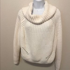 Moon & Madison knit white/cream sweater size M